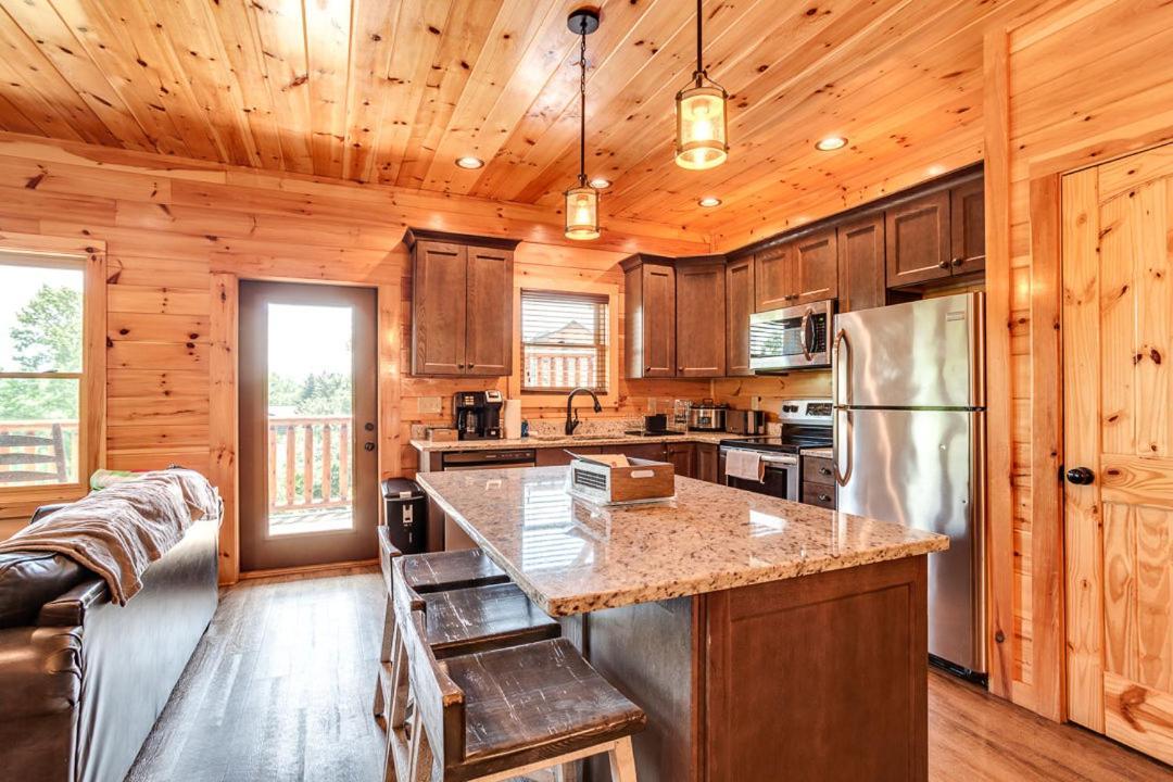 Gatlinburg Cabin With Private Hot Tub By Staycating Exterior foto